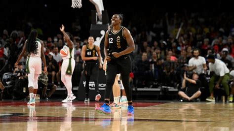 WNBA playoff picture, standings, tiebreakers: Aces beat Sky for No. 1.